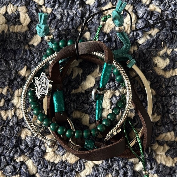 Warner Bros. Jewelry - Harry Potter Slytherin House beaded stacked bracelet set